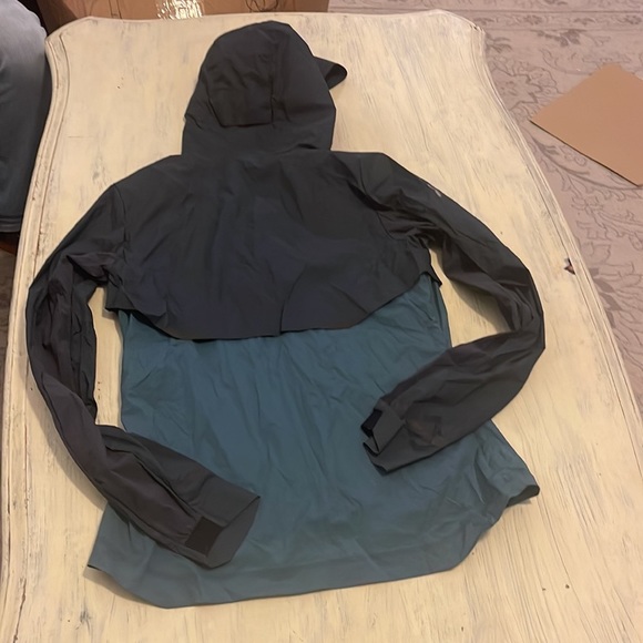 On Running Weather Jacket - Picture 4 of 4